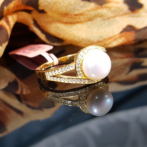 Jewelry - WHITE SALE❣Freshwater Pearl n White CZ